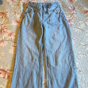 Super cute women’s jeans I got them thinking they would fit but didn’t fit me:(